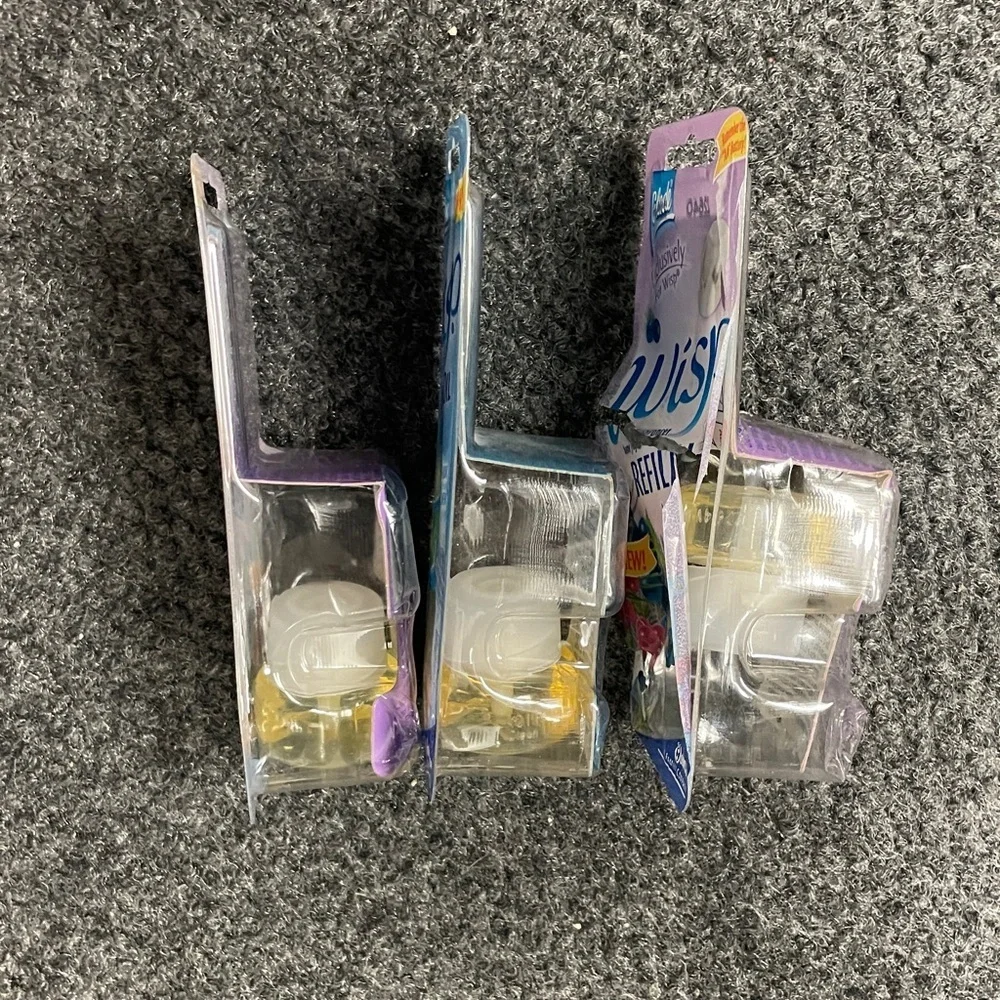 Glade Wisp Refills Clean Linen and Mountain Berry Discontinued HTF 2005 3 total - Picture 4 of 5